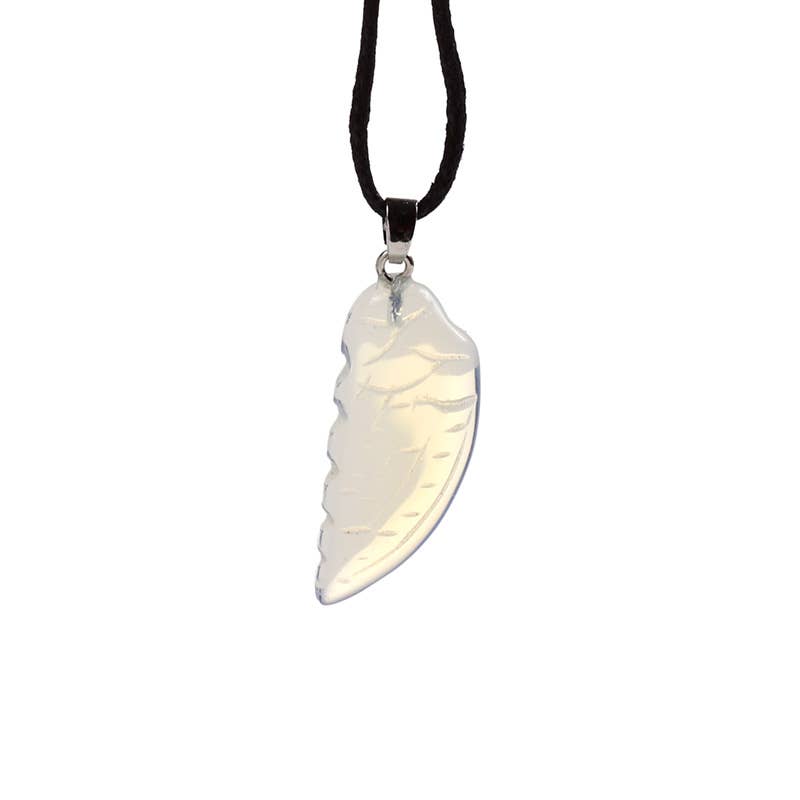 Anhänger in Form eines Engelsflügels aus Edelstein mit BergKristall