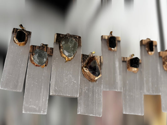 Anhänger Selenit mit großem flachen Stein & kleinen Halb-Edelstein