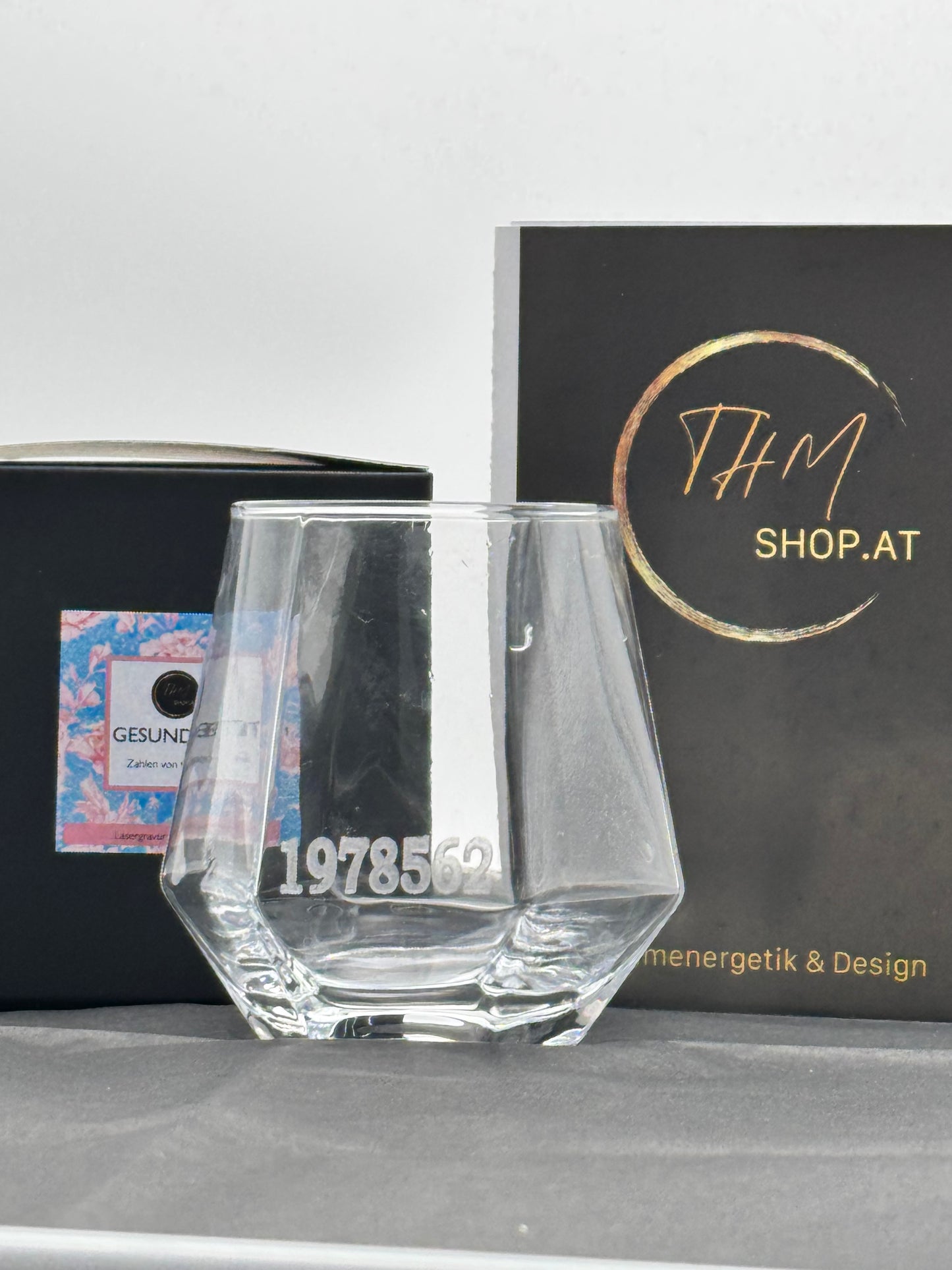 Glas mit Gravur Zahlen von Grabavoj“ „Selbstheilung zellulare Ebene“