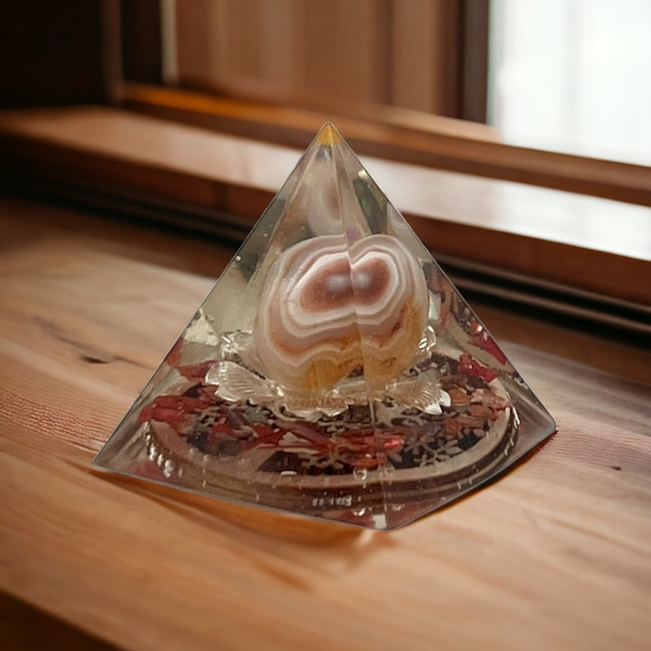 Kleine Orgonitpyramide "Lebensbaum"