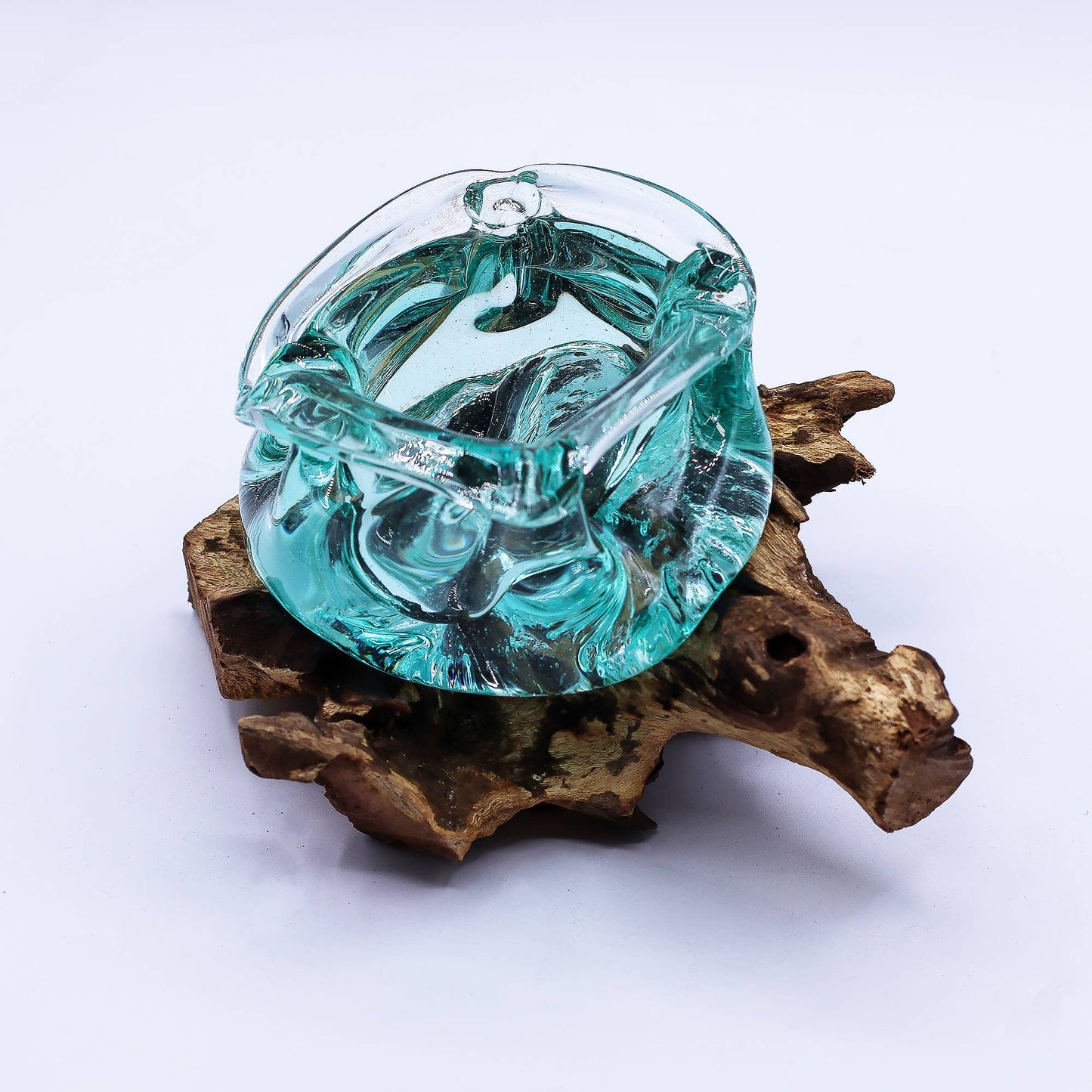 Geschmolzener Glasstück-Aschenbecher / Kerzenhalter auf Holz